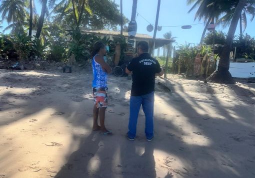 Diálogo garante permanência de grupo de surfistas na Praia de Jauá e Prefeitura anuncia instalação de toldo