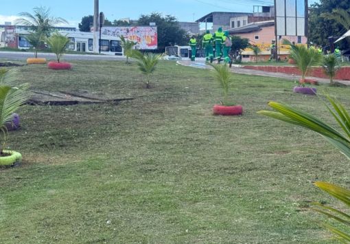 Portal Abrantes acompanha operação de limpeza e reforça importância do atendimento ao turista em Arembepe
