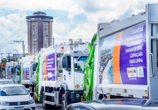 Camaçari amplia frota da coleta de lixo com seis novos caminhões compactadores