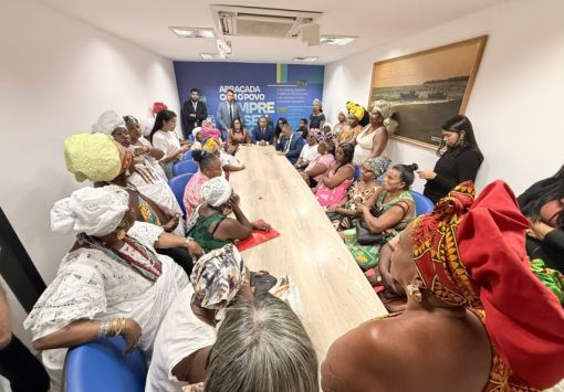  Baianas do acarajé cobram avanço de projeto que garante auxílio na baixa estação em Camaçari