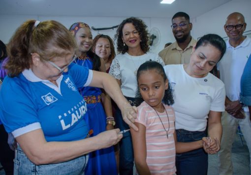 Com presença do Ministério da Saúde, Lauro de Freitas reforça vacinação e políticas de equidade no Quingoma